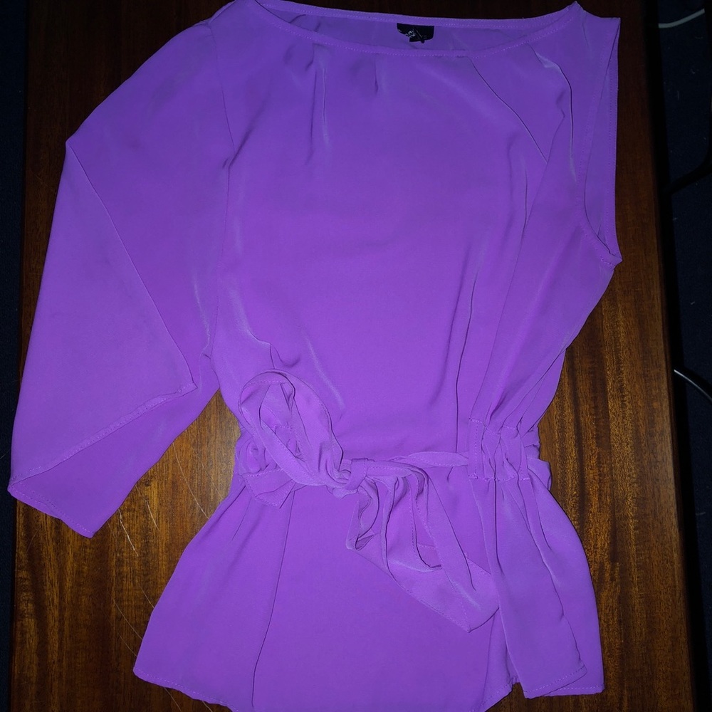 Beautiful one sleeved blouse